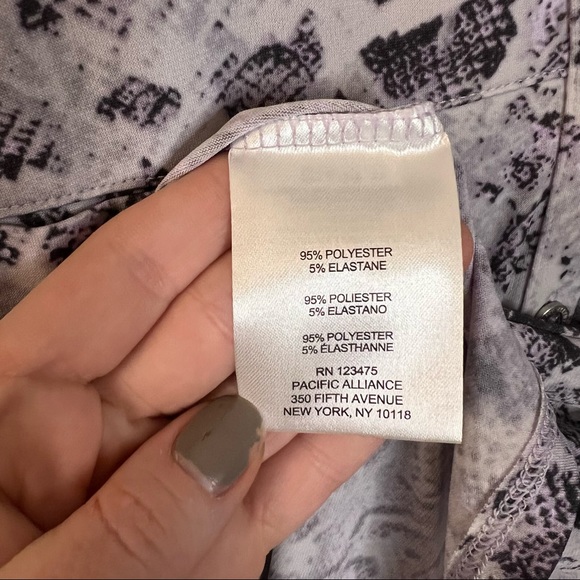 Ellen Tracy Button Tab Printed Blouse Soft Desert Mauve Size Medium NWT - Picture 9 of 13